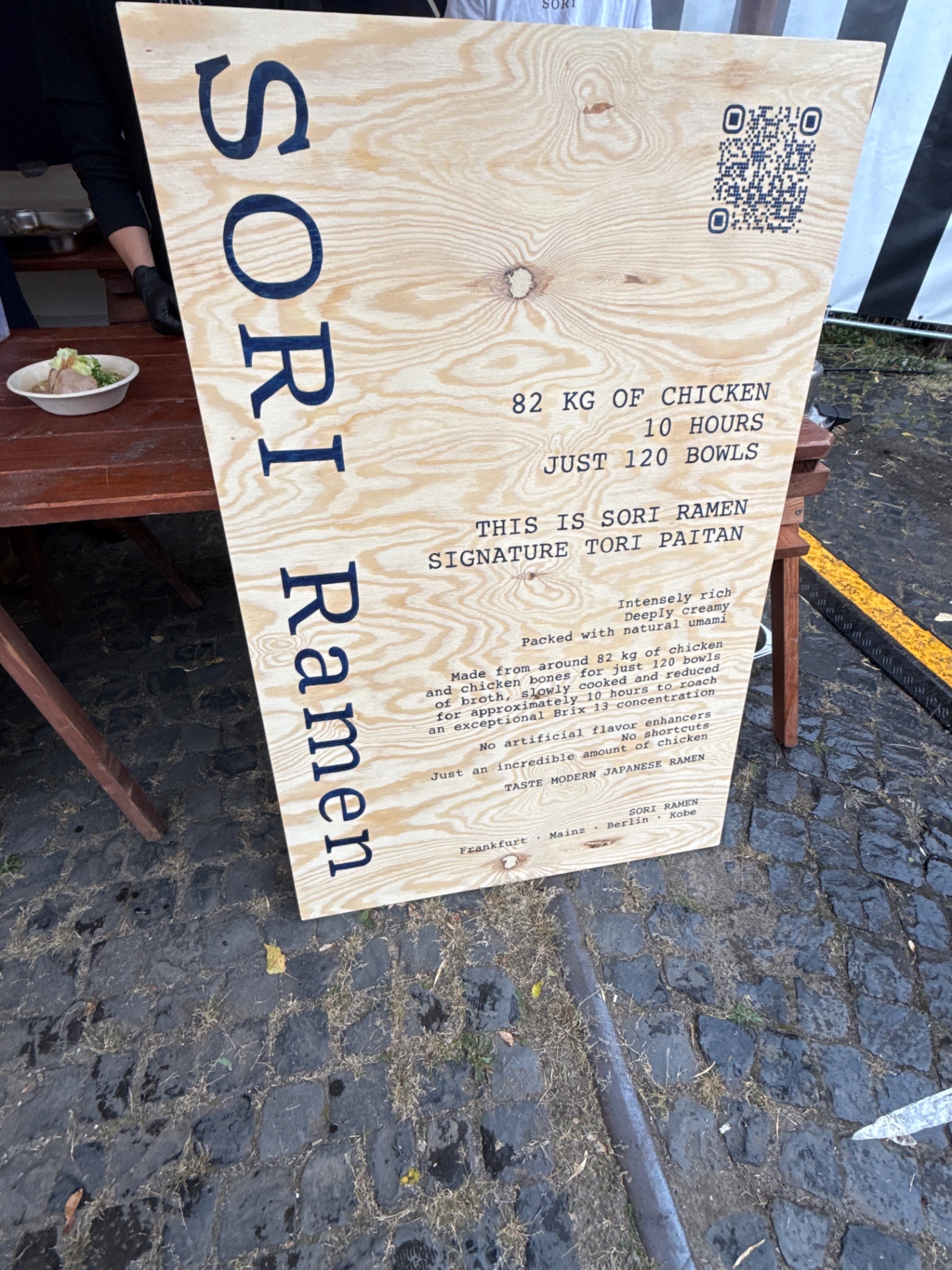 SORI signboard: 82 kg chicken, 10 hours, 120 bowls