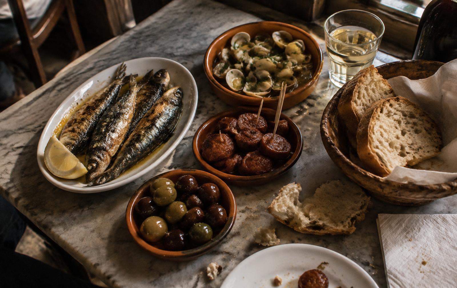 Petiscos table with olives, bread, cheese and presunto